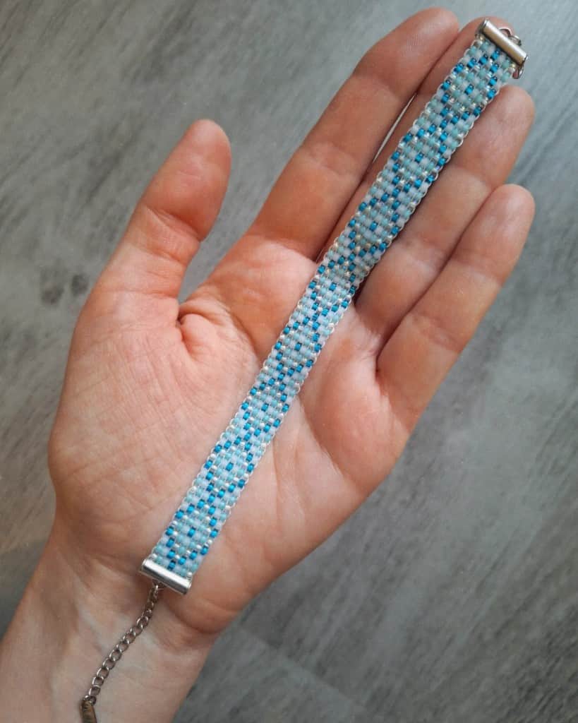 Pērlīšu rokassprādze