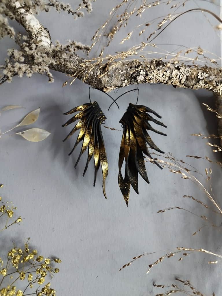 Ādas auskari "Valkīras spārni" ar zeltu