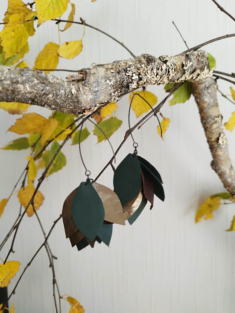 Ādas "Lielo lapu auskari"