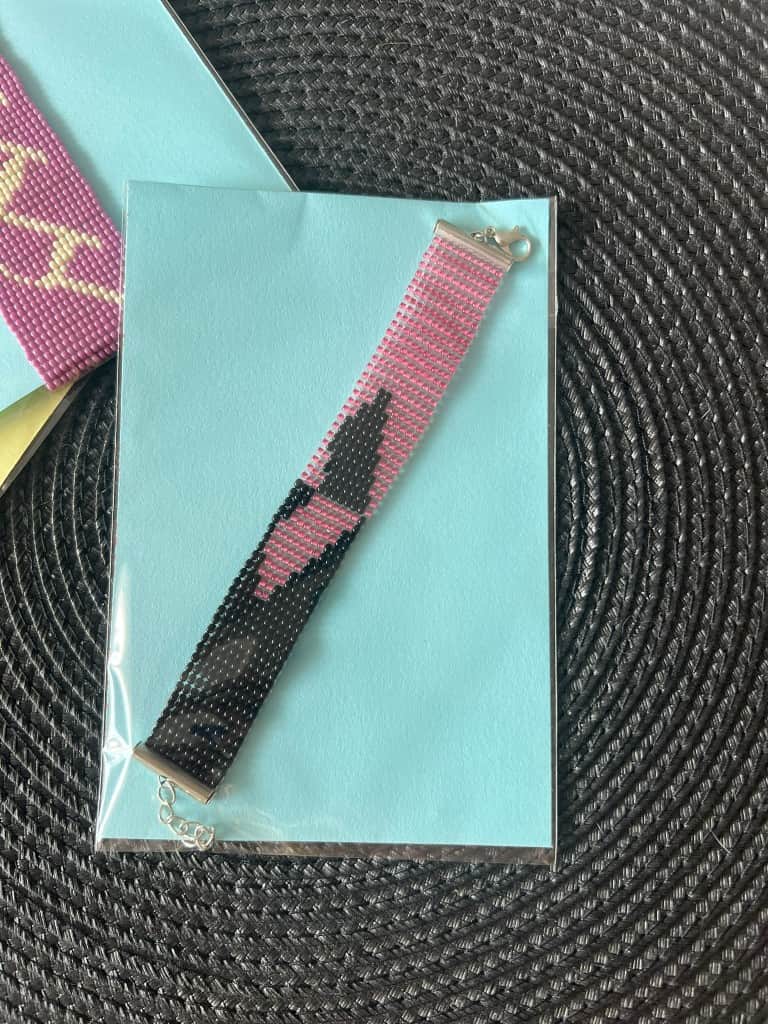 Pērļotas rokassprādzes