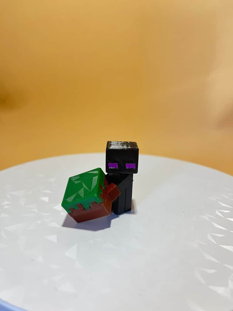 Pārsteigumu olas Eggsplode ar Minecraft kolekcijas figūriņām.