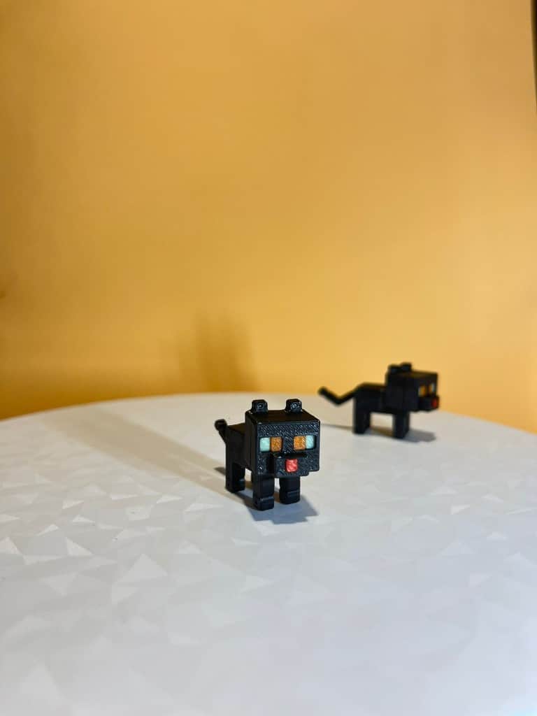 Pārsteigumu olas Eggsplode ar Minecraft kolekcijas figūriņām.
