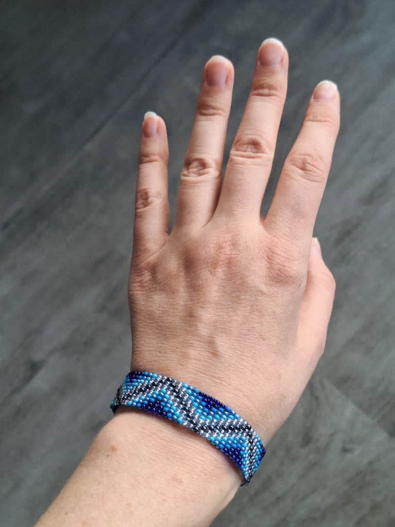 Pērlīšu rokassprādze