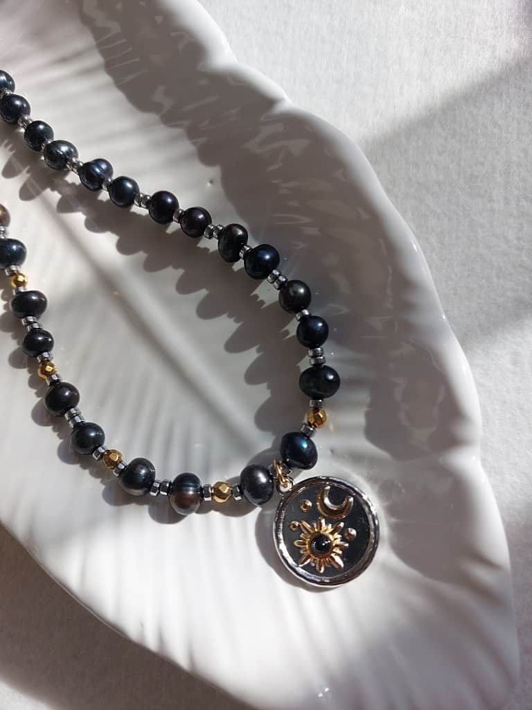 Saldūdens pērļu kaklarota ar kulonu