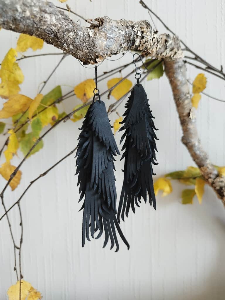 Ādas "Spalvu auskari"