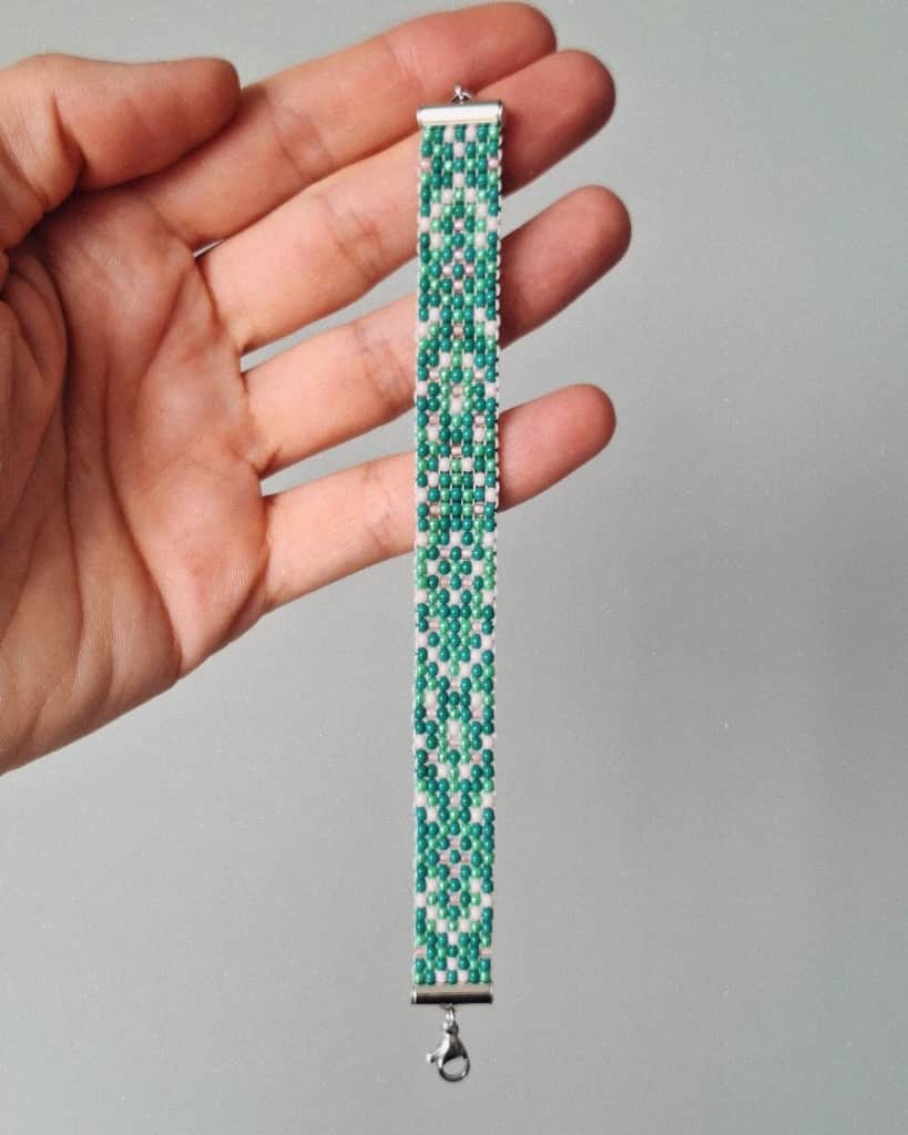 Pērlīšu rokassprādze