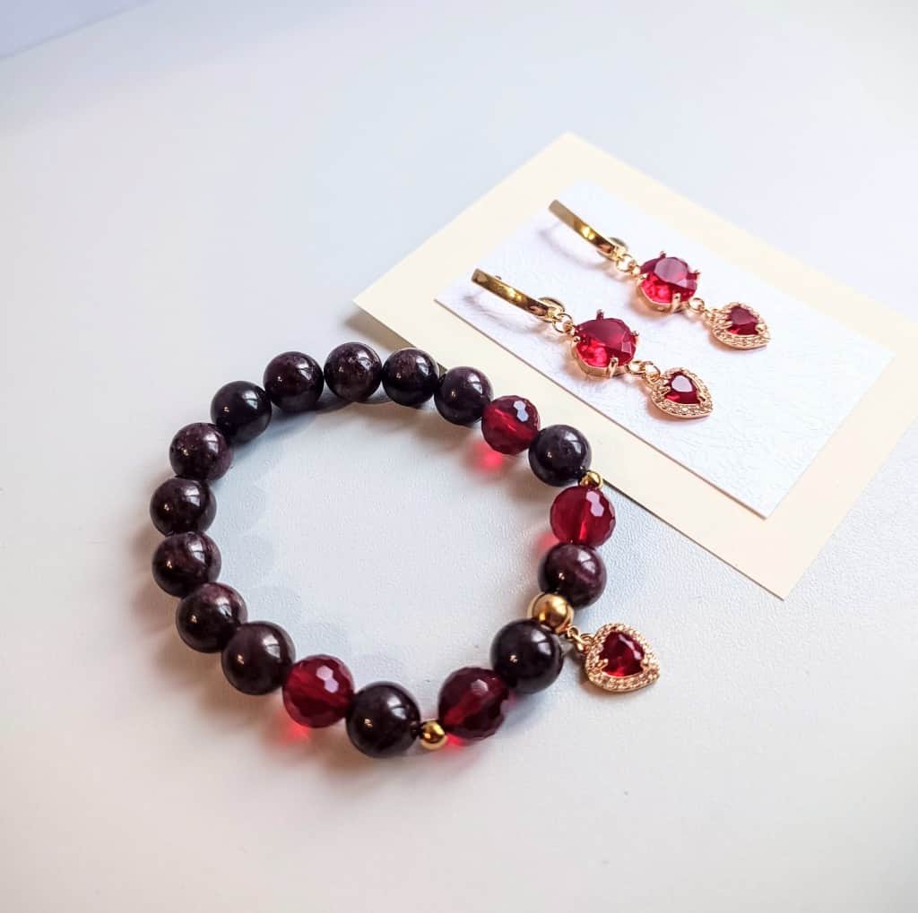 Komplekts auskari un aproce Sirsniņa uc