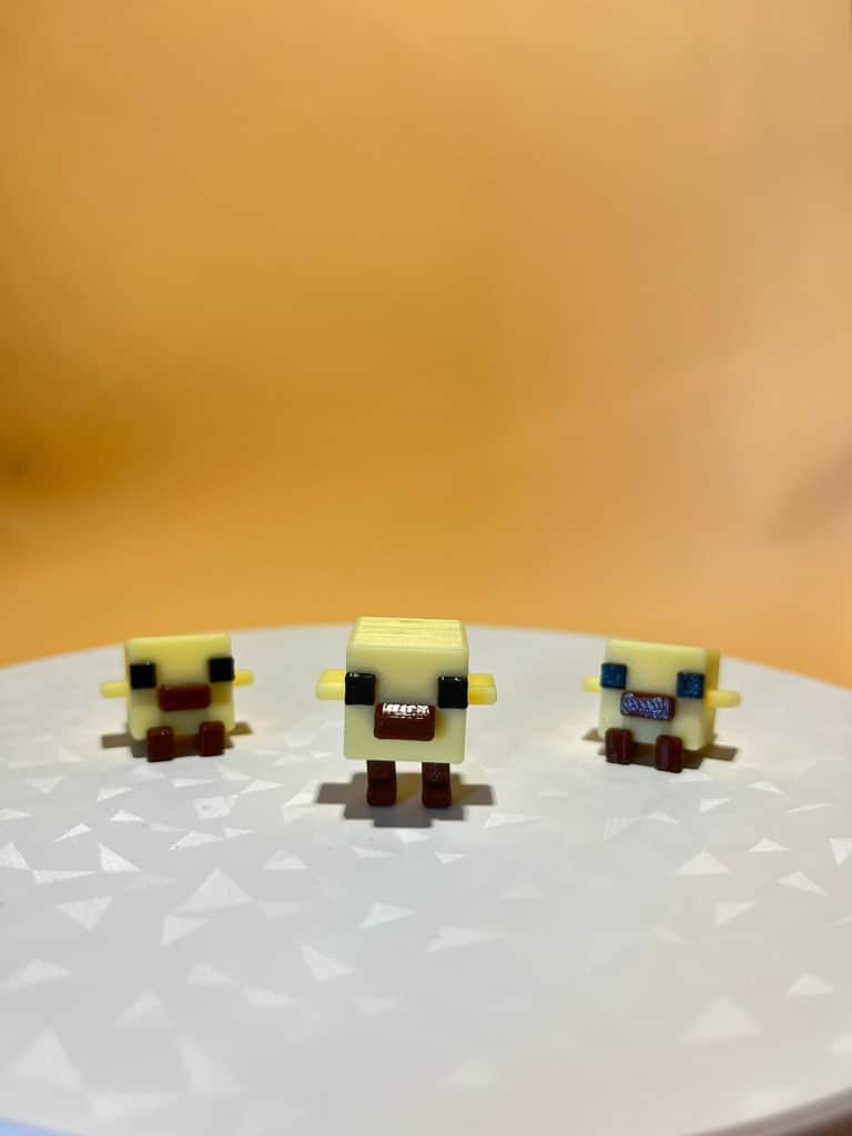 Pārsteigumu olas Eggsplode ar Minecraft kolekcijas figūriņām.