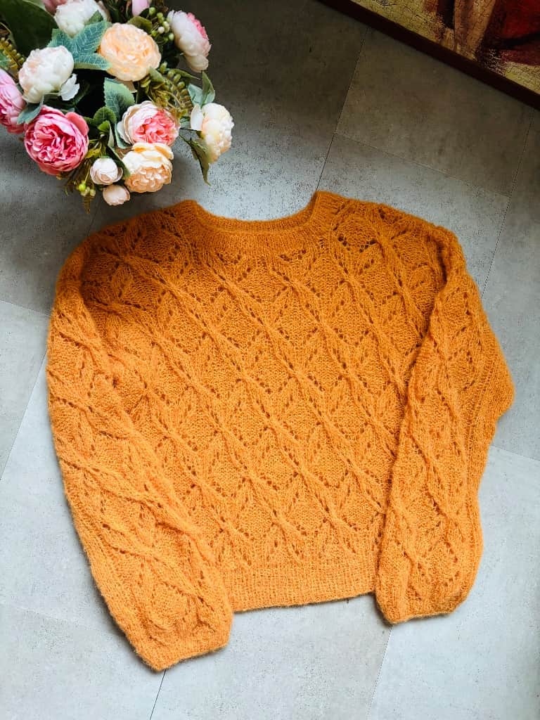 Sieviešu džemperis.