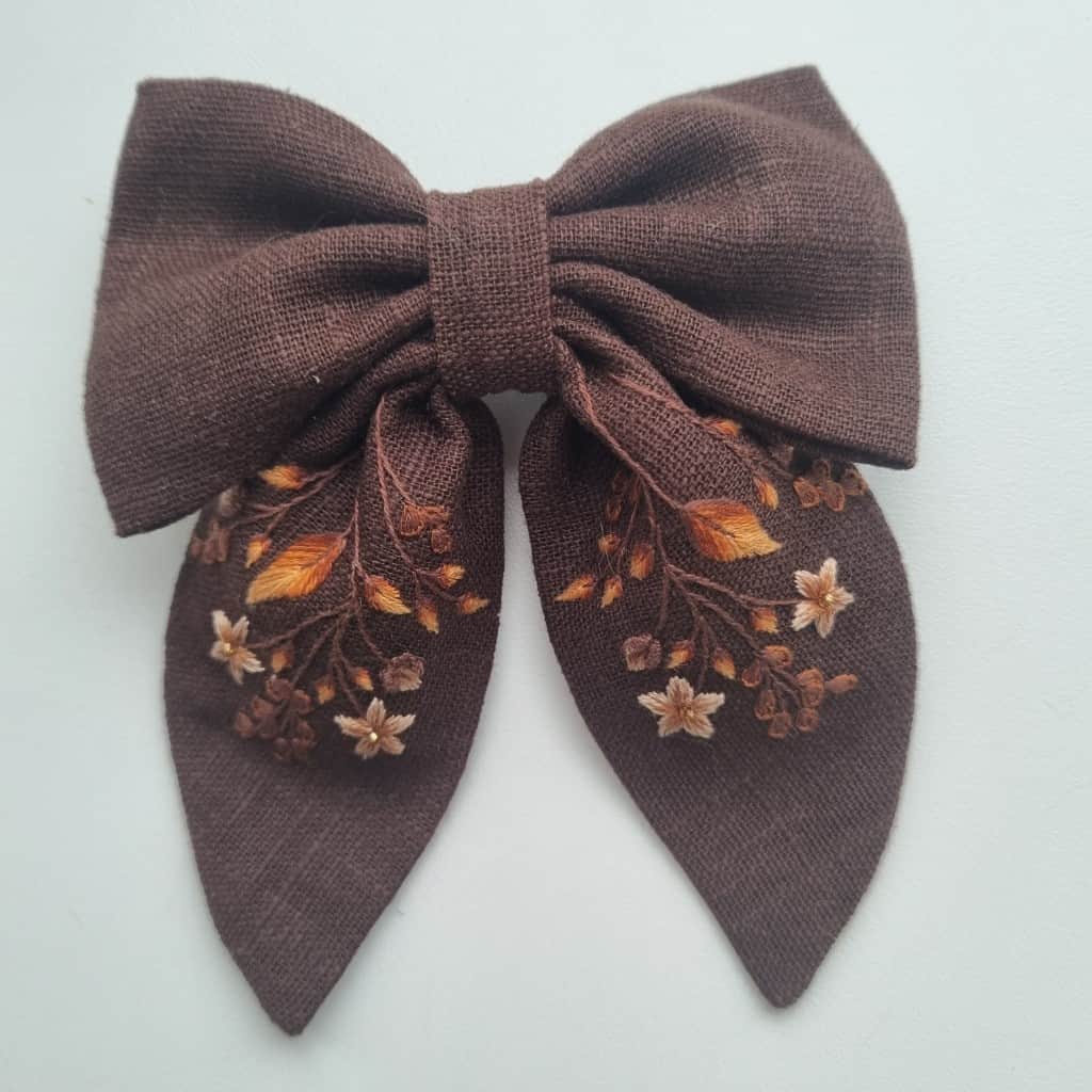 Lina matu bante ar izšuvumu "Rudens"