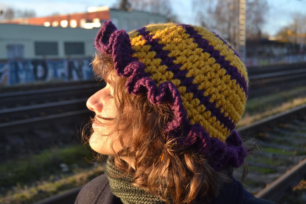 tamborēta cepure ar kruzuļotu maliņu