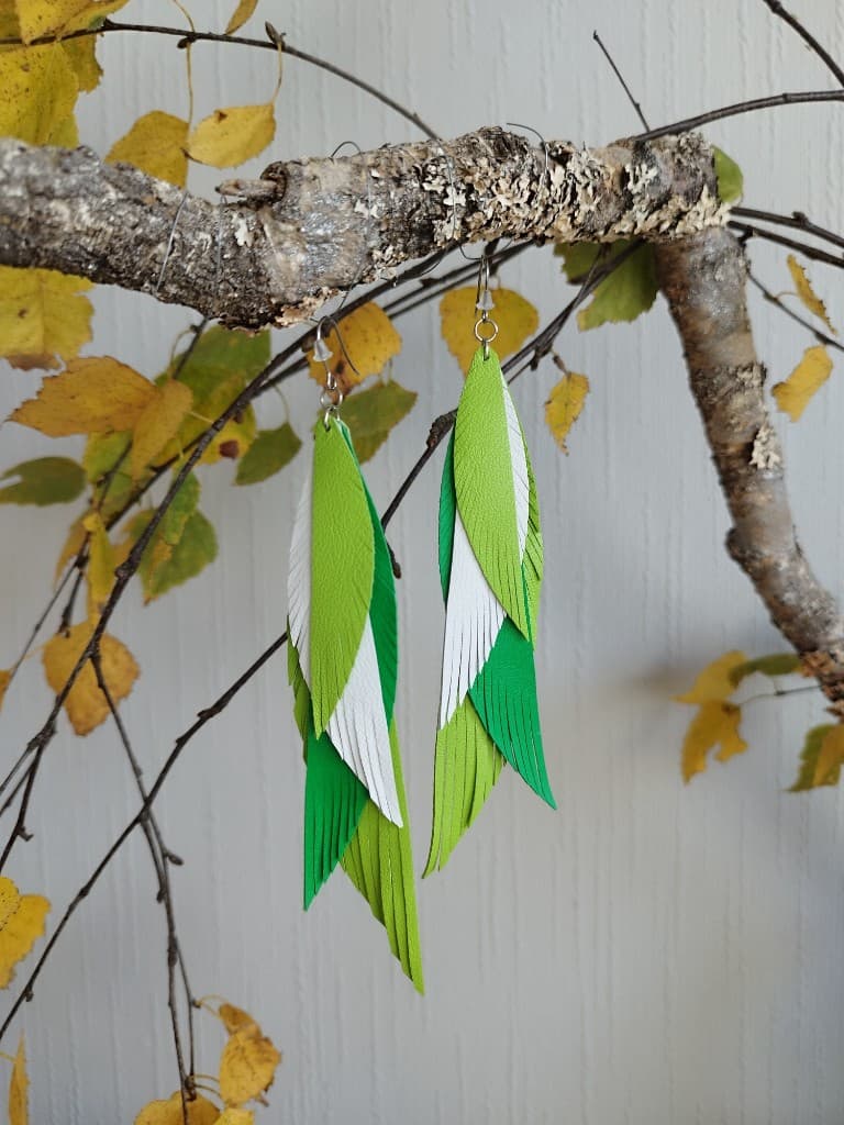 Ādas "Spalvu auskari"