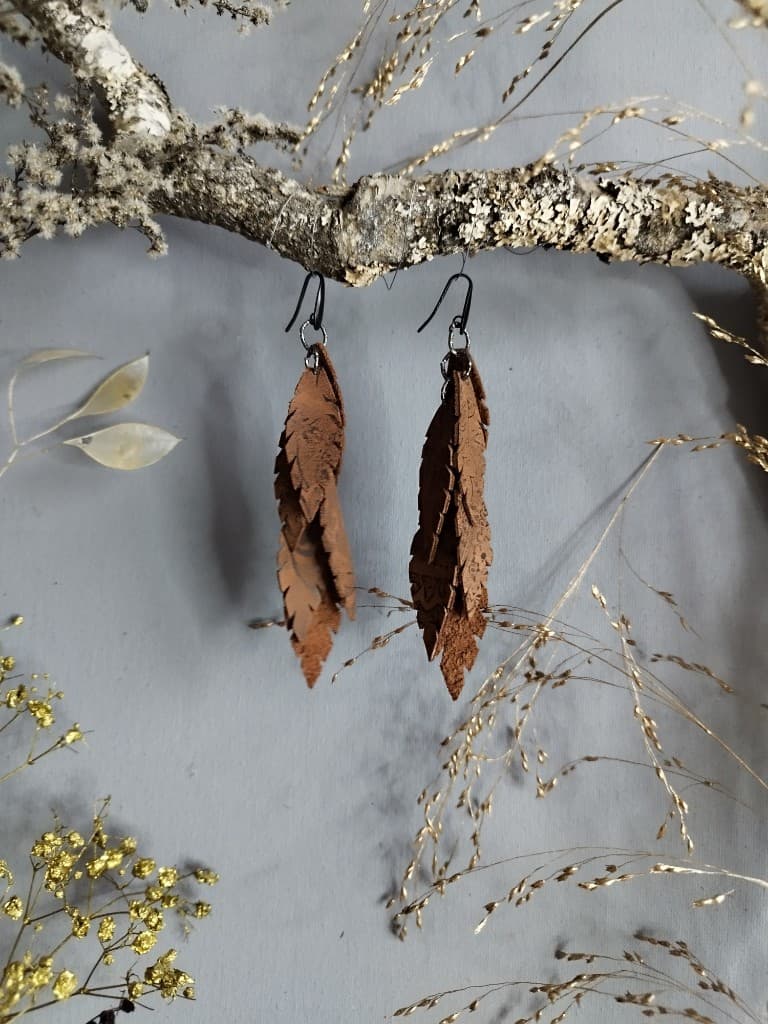 Ādas "Paparžu auskari"