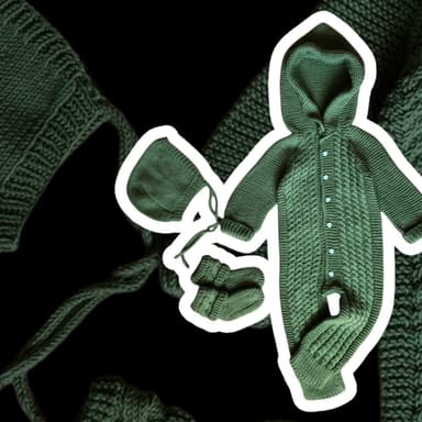 Kombinezoņi ar vairākām pīnēm, bonnet tipa cepurīte, zābaciņi ar pīnīti.