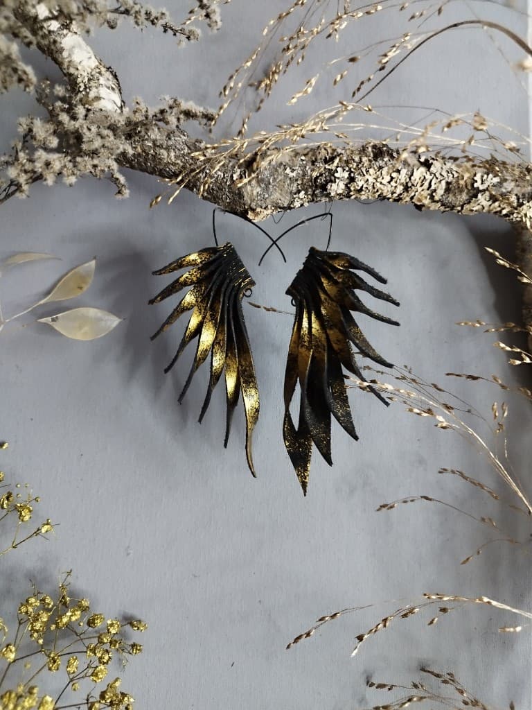 Ādas auskari "Valkīras spārni" ar zeltu